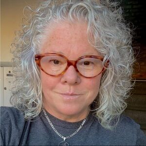 Meet your Posher, Laura